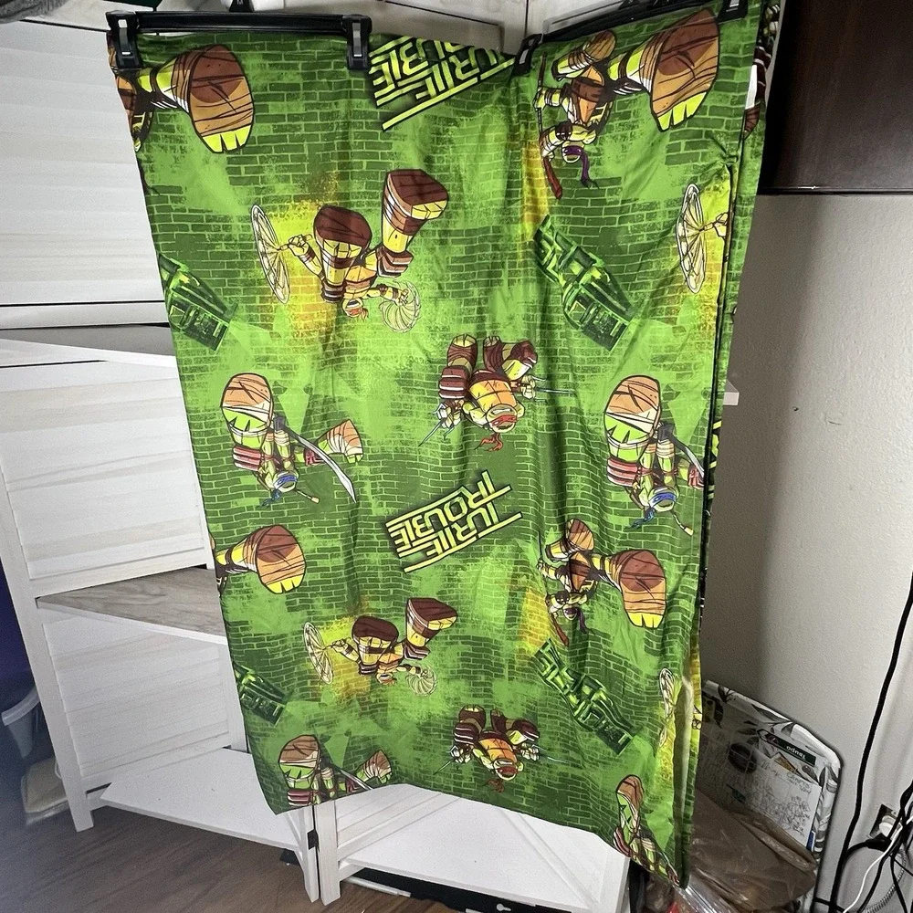 Nickelodeon TMNT Turtle Trouble Twin FLAT SHEET ONLY‎ Excellent Condition 2015